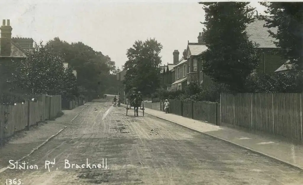 Vintage postcard of Station Road, Bracknell, Berkshire
