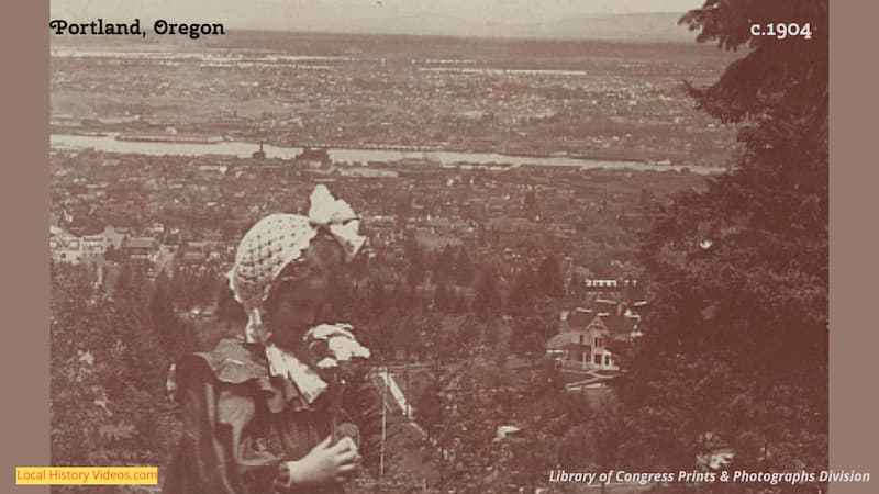 Bird's-eye view photo of Portland Oregon, taken around 1904