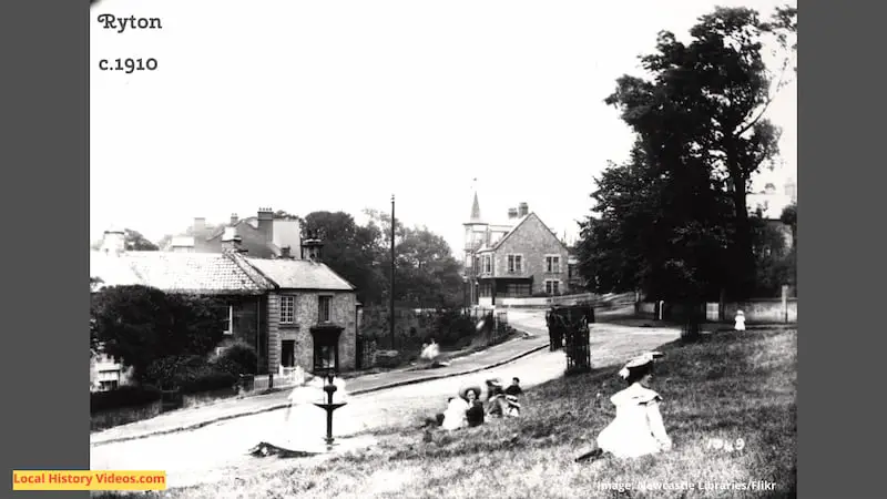 Old photo of the village green at Ryton, taken around 1910