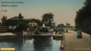 Old photo postcard of Caversham Lock Reading Berskhire England c1912