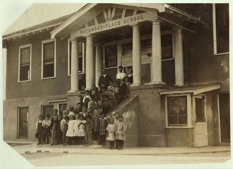 Old photo of Rockwood Place School, Fort Collins, Colorado, 1915