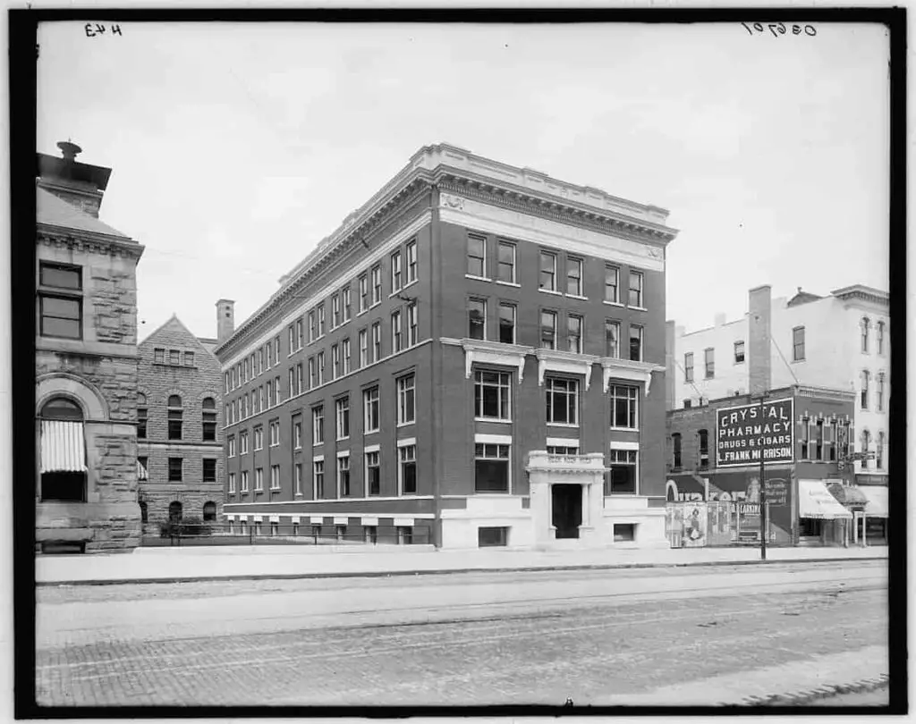 Old photo of the YMCA Building in Lansing, Michigan