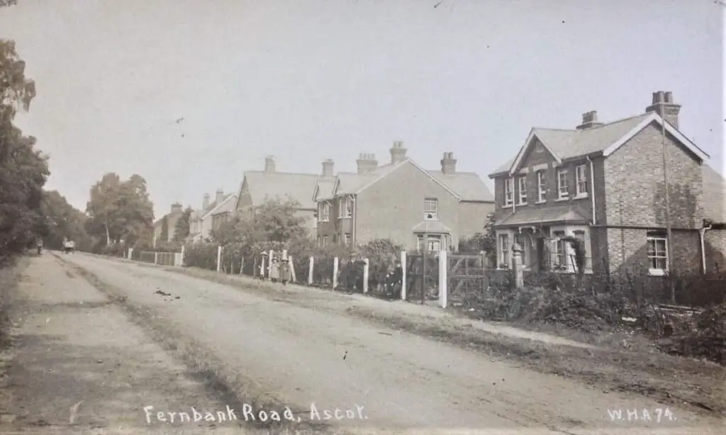 Vintage postcard of Fernbank Road Ascot Berkshire