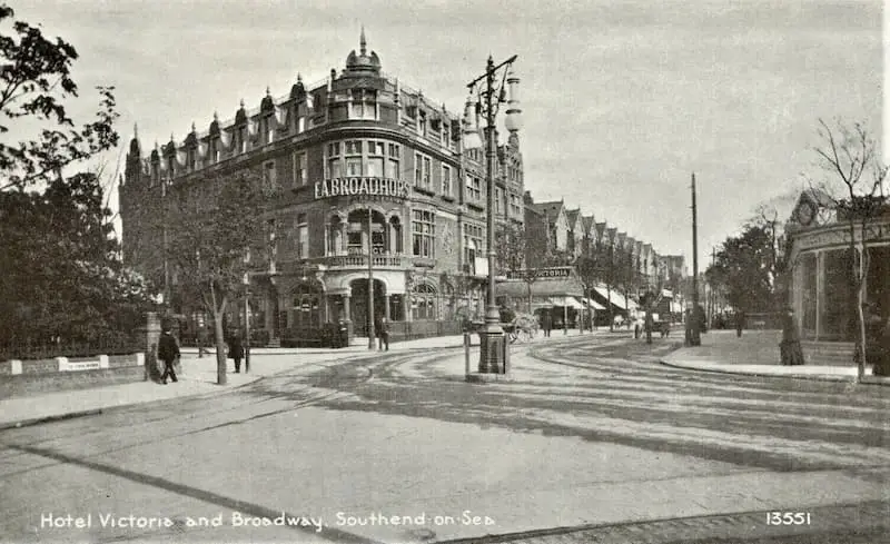 Vintage postcard of the Hotel Victoria and Broadway at Southend-on-Sea, posted in 1922.