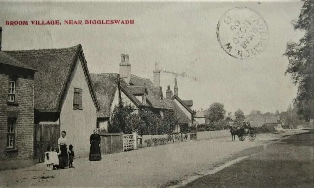 Old photo postcard of Broom Village near Biggleswade in Bedfordshire, which was posted in 1905