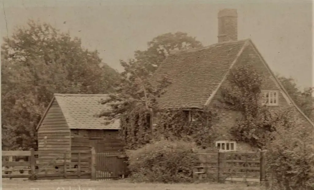 Old photo postcard of Home Farm at Cholesbury in Buckinghamshire, England, circa 1906