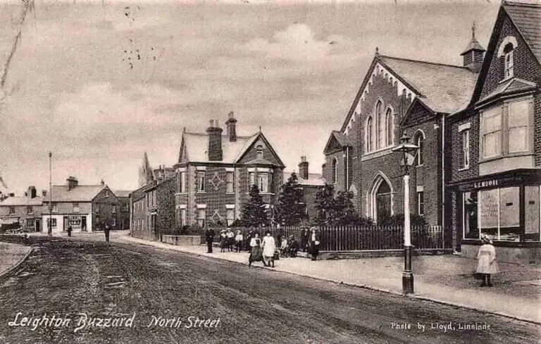 Old photo postcard of North Street in Leighton Buzzard, Bedfordshire, circa 1905