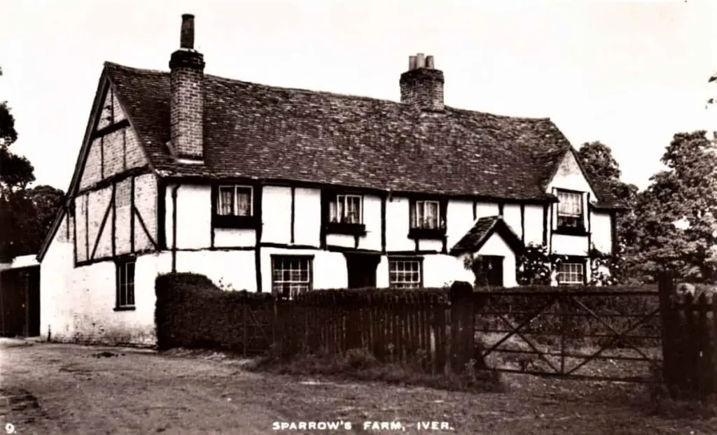 Old photo postcard of Sparrow's Farm at Iver, Buckinghamshire, circa 1935