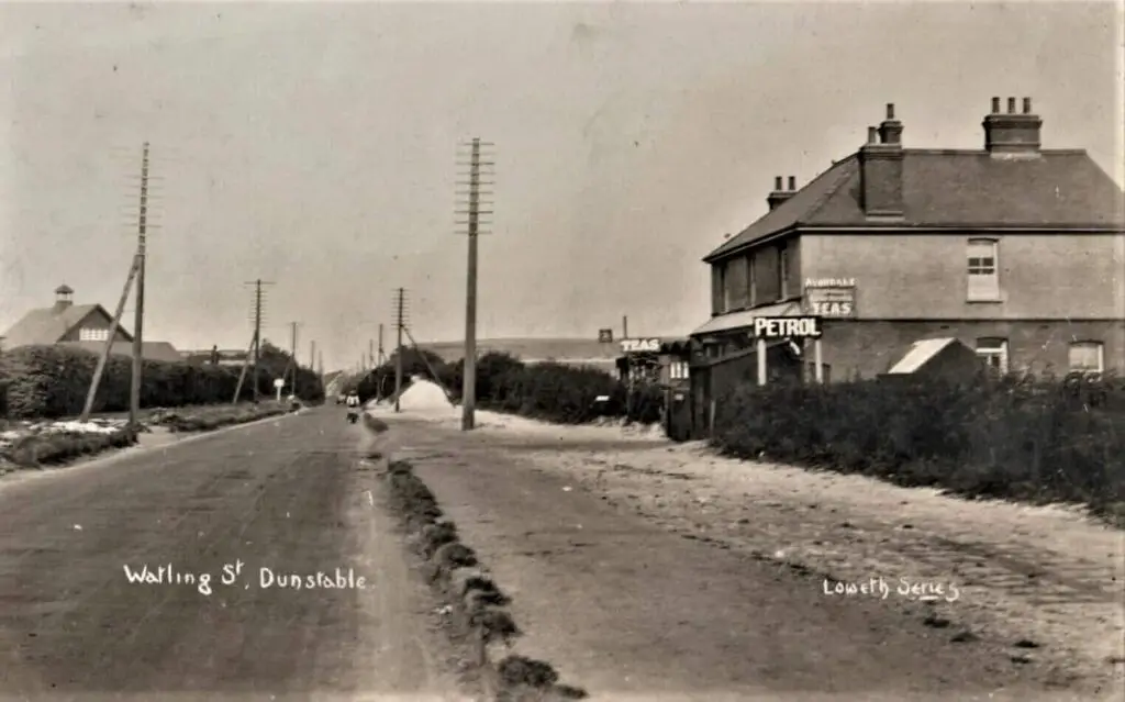 Old photo postcard of Watling Street, Dunstable, Bedfordshire