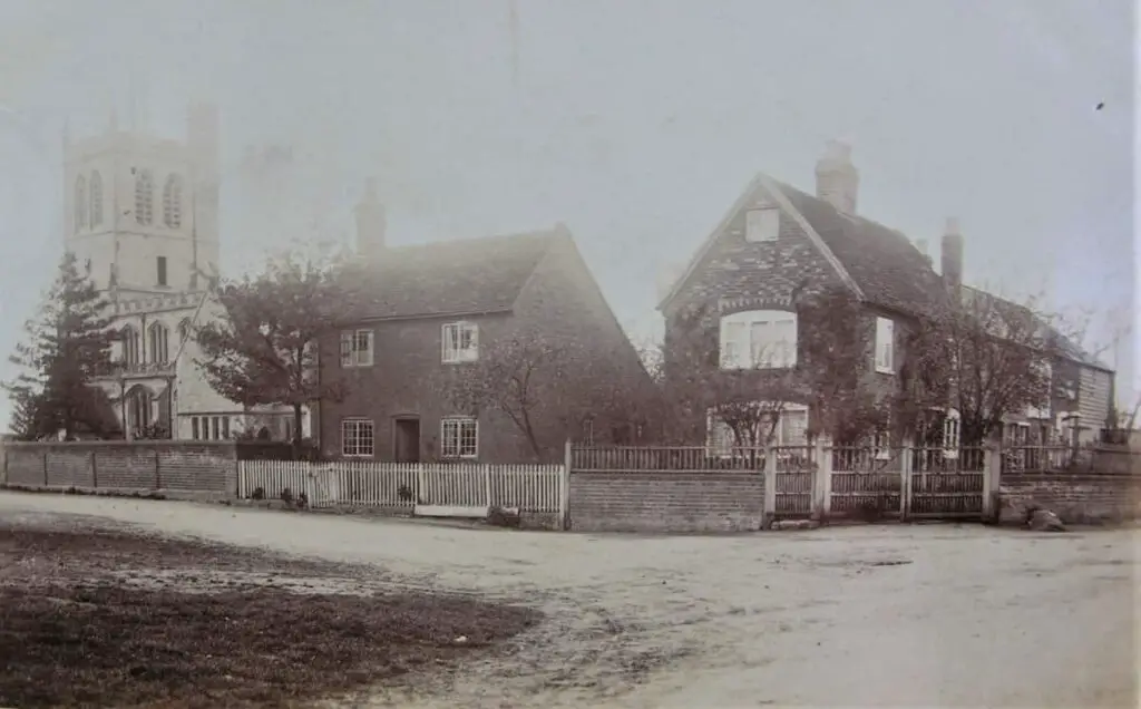 Old photo postcard of Wingrave, in Buckinghamshire, England, circa 1909