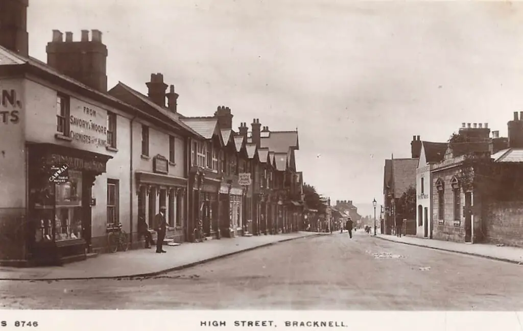 Old photo postcard of the High Street at Bracknell, Berkshire, posted in 1916