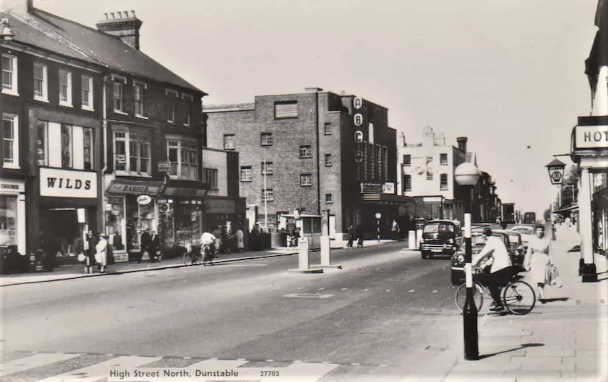 Old photo postcard of the High Street at Dunstable, including the ABC Cinema