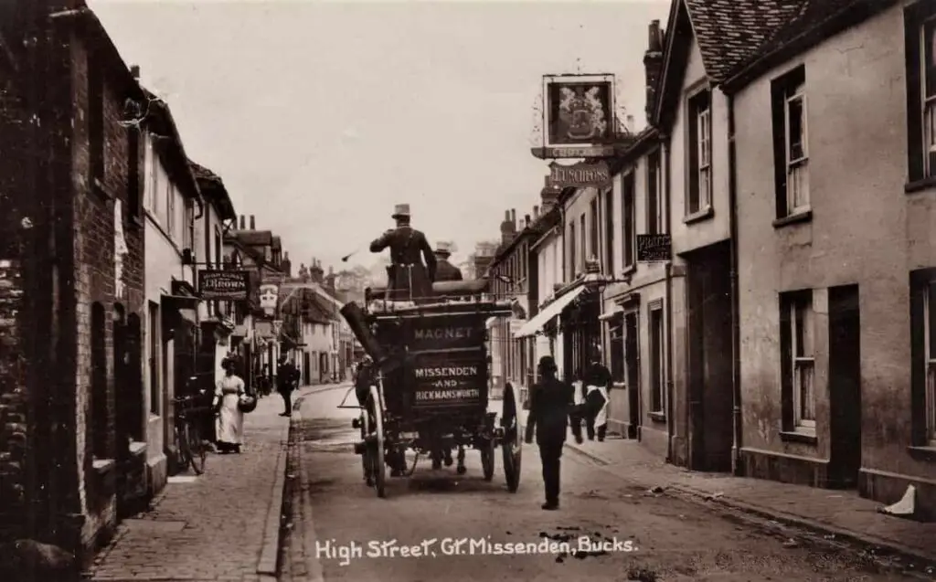 Old photo postcard of the High Street at Great Missenden in Buckinghamshire, England, circa 1913