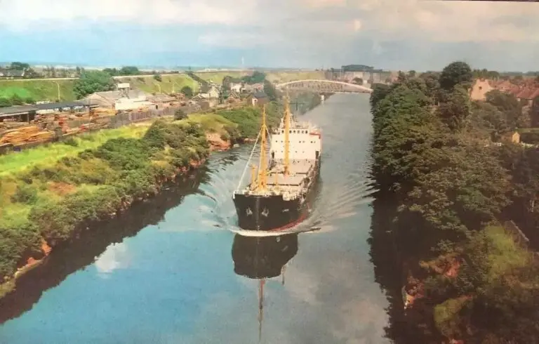 Old photo postcard of the Manchester Ship Canal at Warrington, Cheshire, England