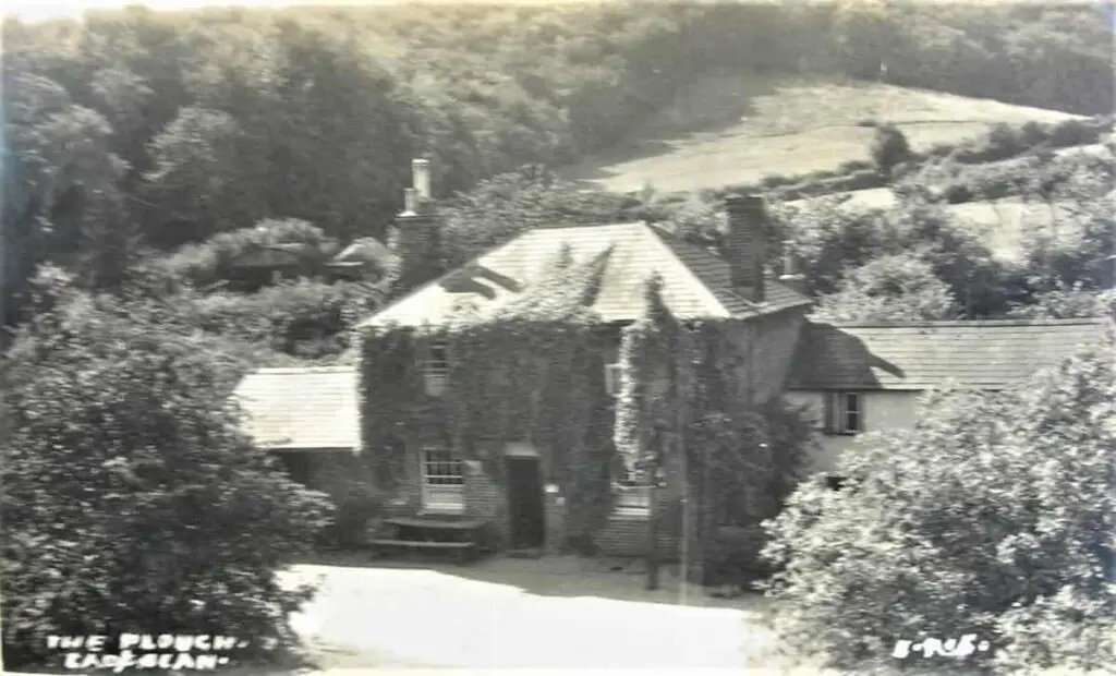 Old photo postcard of the Plough public house at Cadesden, Buckinghamshire, circa 1927