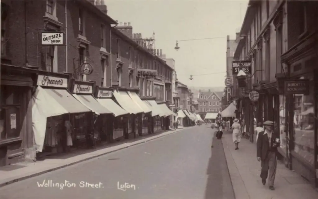 Vintage photo postcard of Wellington Street, Luton, Bedfordshire, taken in 1941