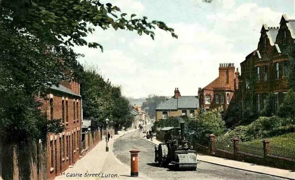 Vintage postcard of Castle Street in Luton, Bedfordshire, which was posted in 1905