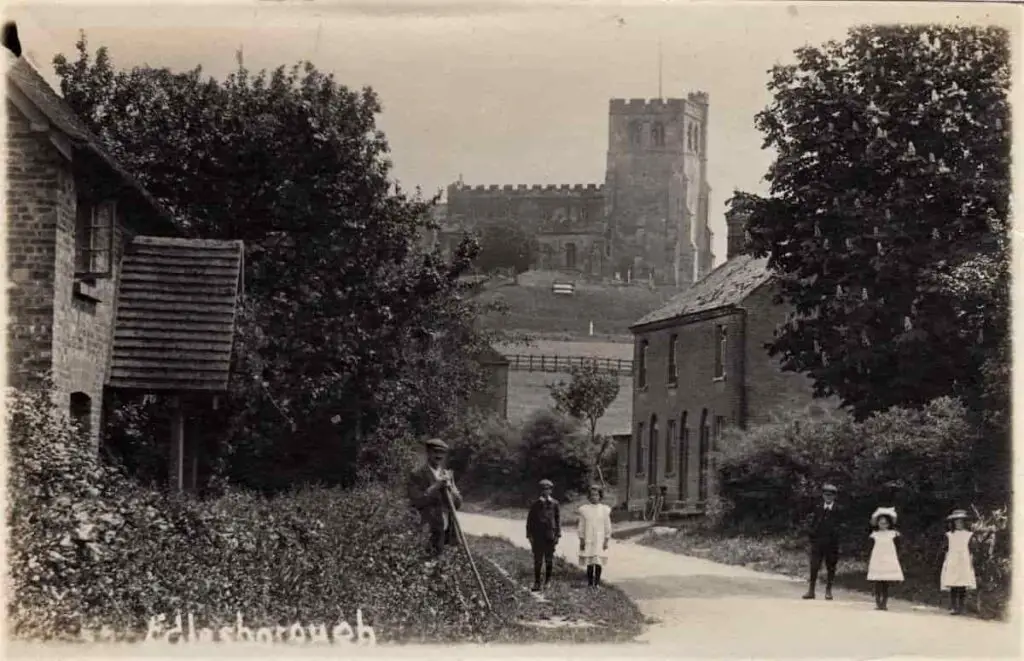 Vintage postcard of Edlesborough, Buckinghamshire