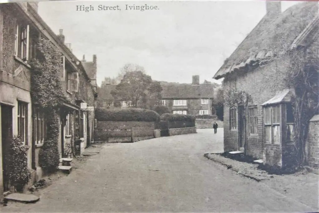 Vintage postcard of High Street in Ivinghoe, Buckinghamshire