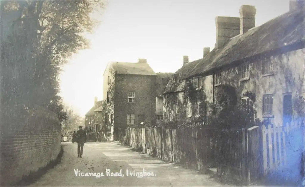 Vintage postcard of Vicarage Road in Ivinghoe, Buckinghamshire, circa 1921