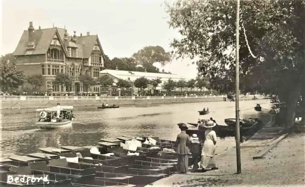 Vintage postcard of boats on the river in Bedfordshire