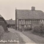 Vintage postcard of cottages in Eaton Bray near Dunstable, Bedfordshire