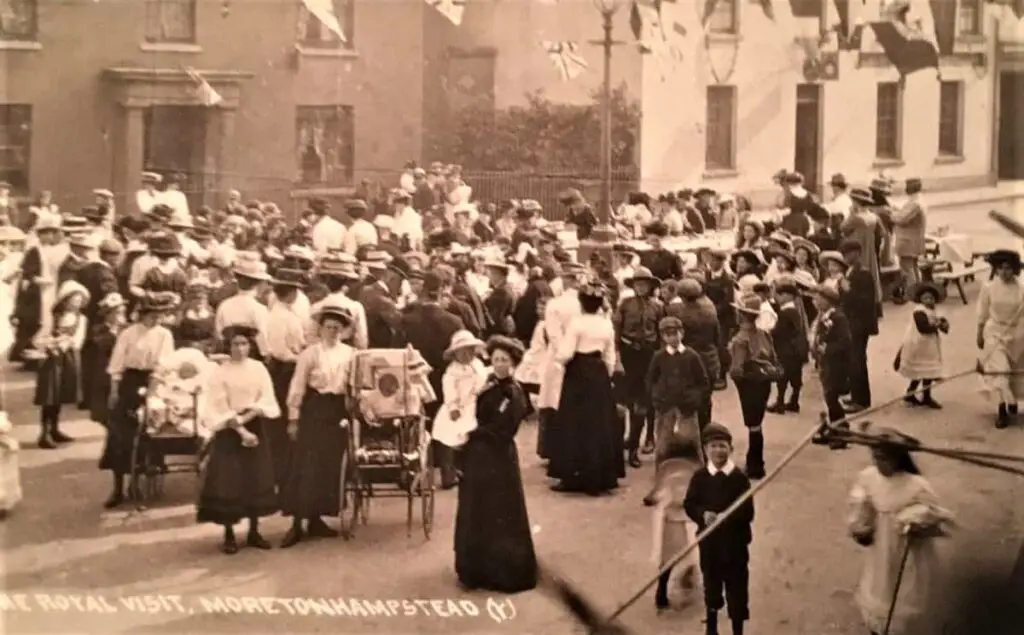 Vintage postcard of people turning out for a Royal Visit to Moretonhampstead, Devon, circa 1910