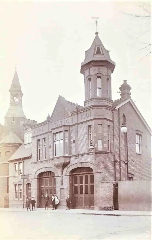 Vintage postcard of the Fire Station at Luton, Bedfordshire