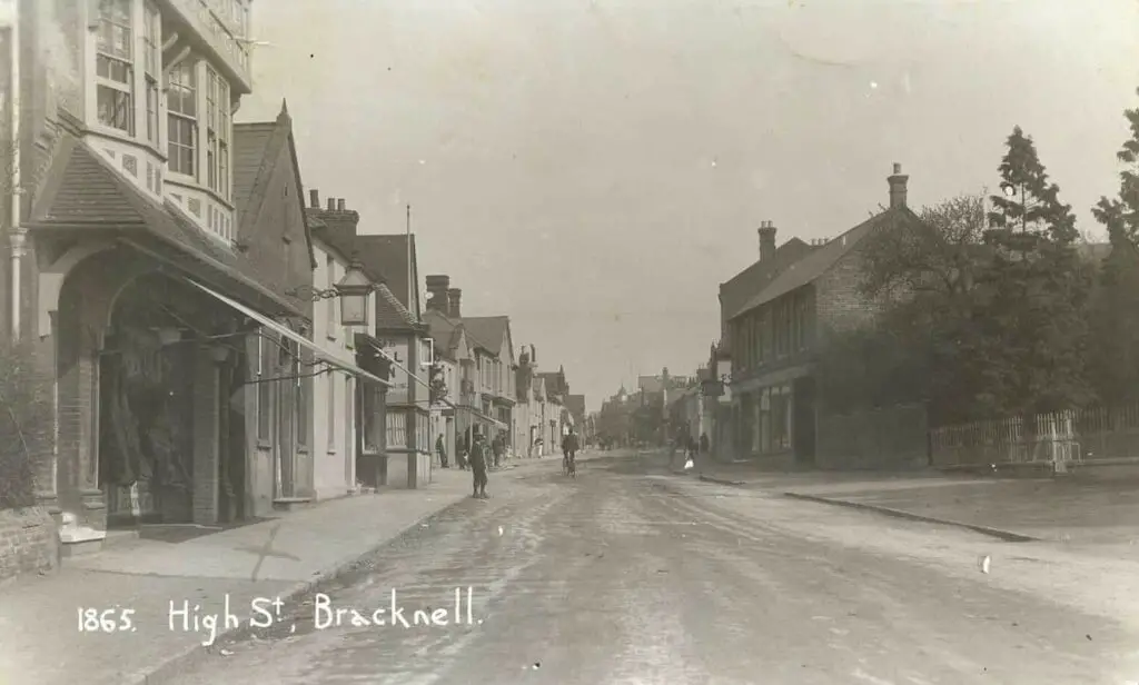 Vintage postcard of the High Street, Bracknell, Berkshire, England