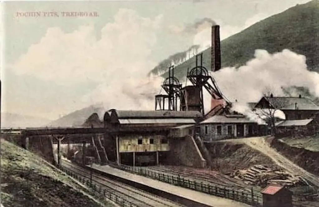 Vintage postcard of the Pochin Pits Colliery at Tredegar (now in Blaenau Gwent), circa 1910