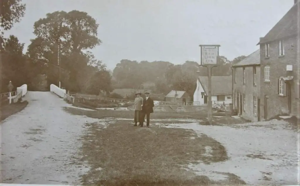 Vintage postcard of the Red Lion Inn at Marsworth, Buckinghamshire, circa 1920