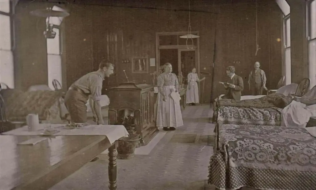 Vintage postcard of the hospital ward at Birchinlee, Derbyshire, England, circa 1906