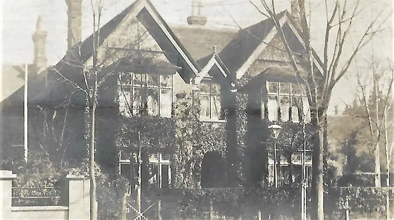 Vintage postcard of a house on De Parys Avenue, Bedford, Bedfordshire, England