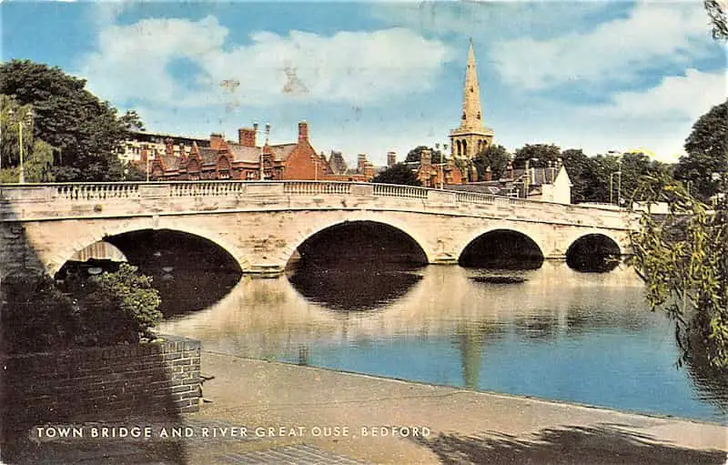 Vintage postcard of the bridge and River Ouse at Bedford in Bedfordshire, England, UK