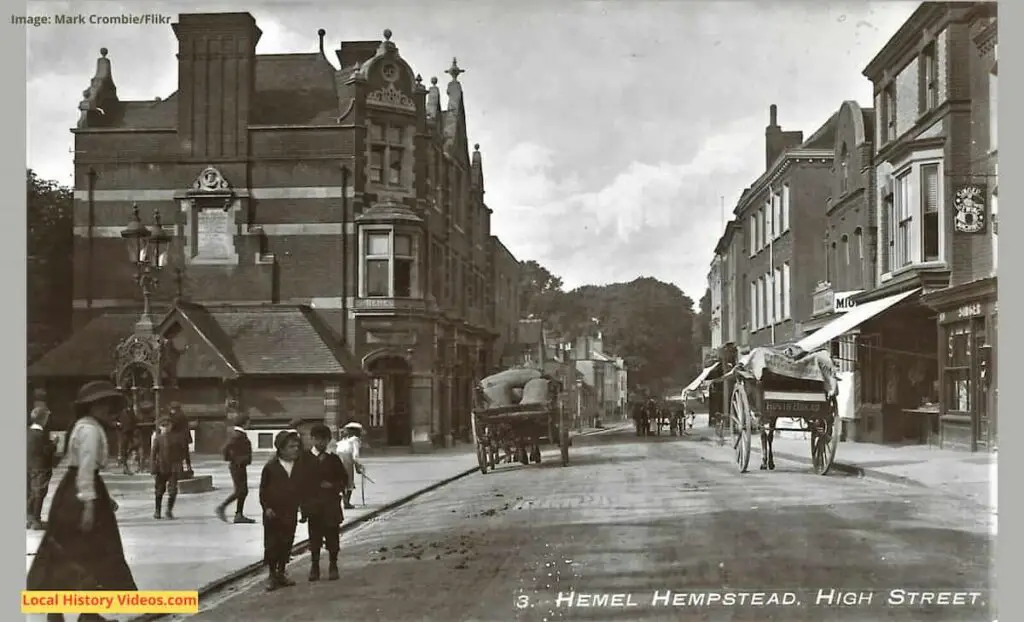 Old photo postcard of the High Street at Hemel Hempstead