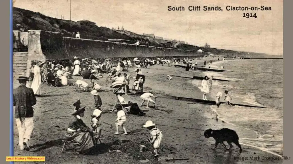 Old photo postcard of the South Cliff Sands at Clacton-on-Sea, Essex, in 1914